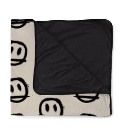 NUNUNU Sprayed Smiles Blanket Fashion